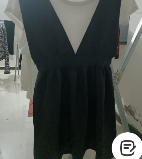 短袖背带裙两件套全新,门店转让,只在店里挂...