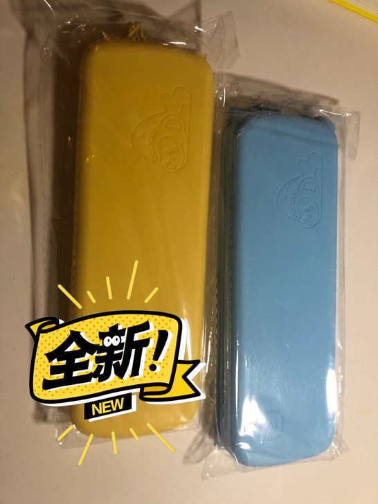 全新没用过的本子和笔袋，买笔袋送一本本子。