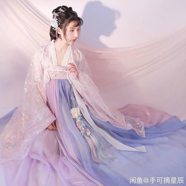 汉服，几乎全新，只穿过一次。料子很好。柔软...
