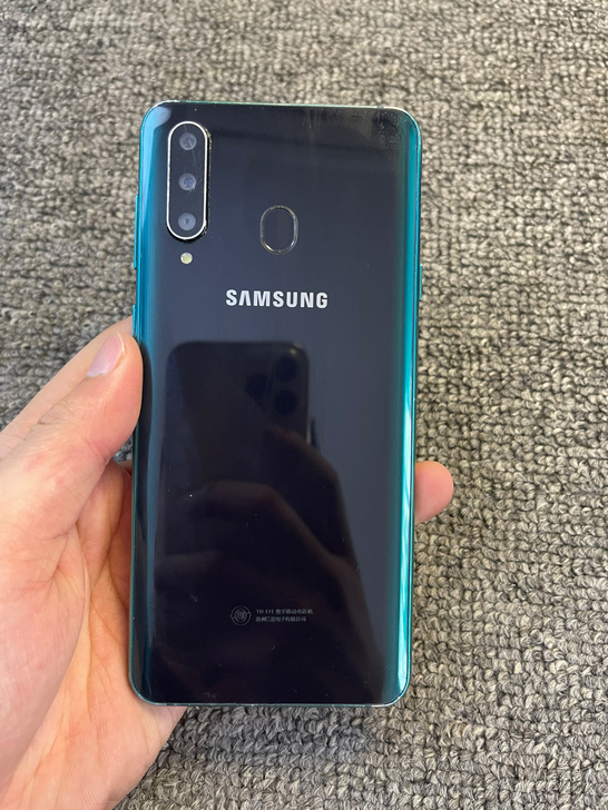 三星A8s
