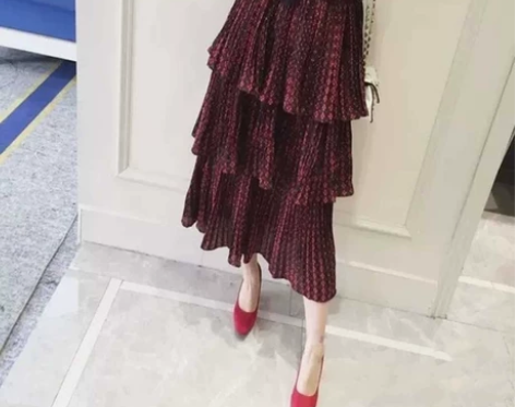 全新 暗红色波点时尚蛋糕裙半身裙 超级遮肉...