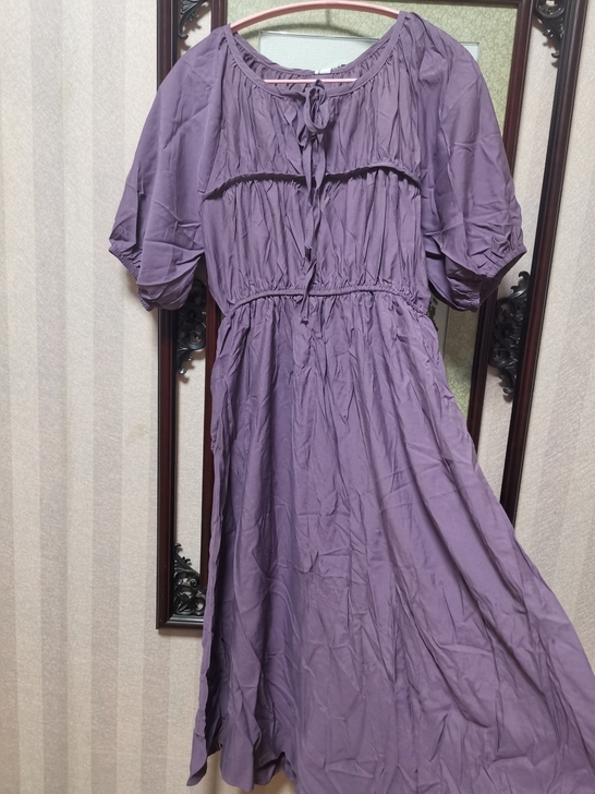 全新M码连衣裙，买了一直放着，现在又长胖了...