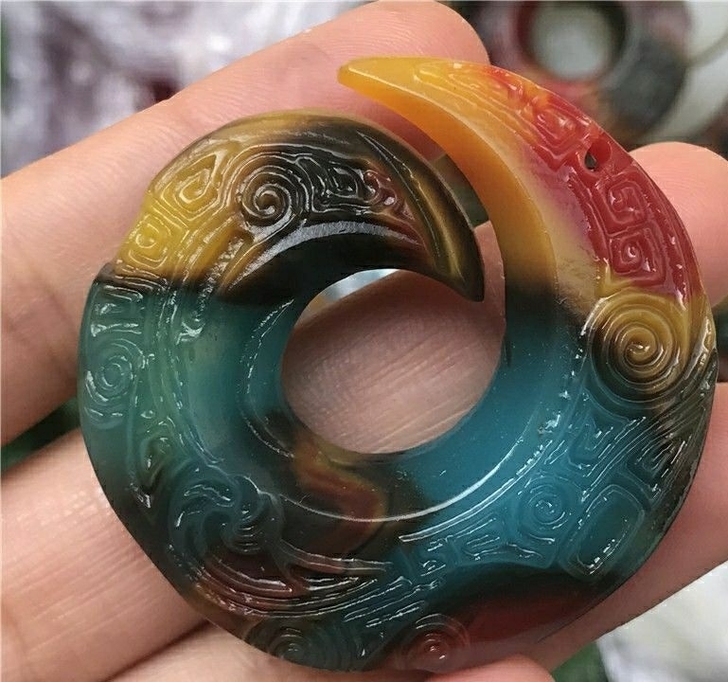 爷爷辈留下，七彩玉石古典玉雕挂件古玉老玉古...