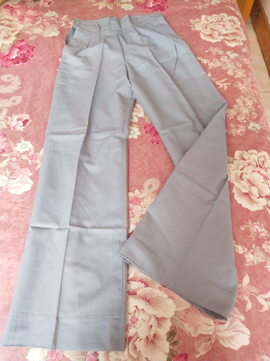 老式偏门裤子。微喇,过去的。尺寸如图写。料...