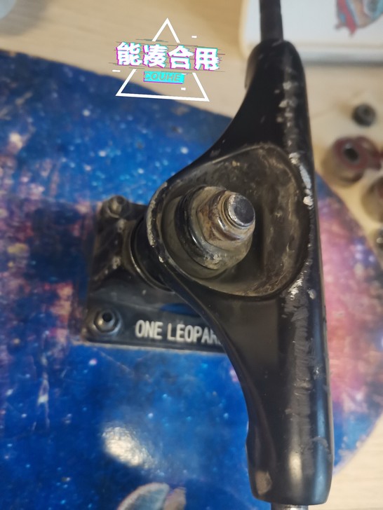 品牌型号   一豹大鱼板的支架，一个支架有...