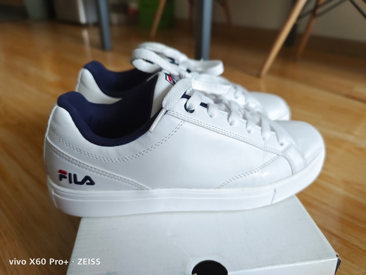 FILA斐乐小白鞋 41码（260）