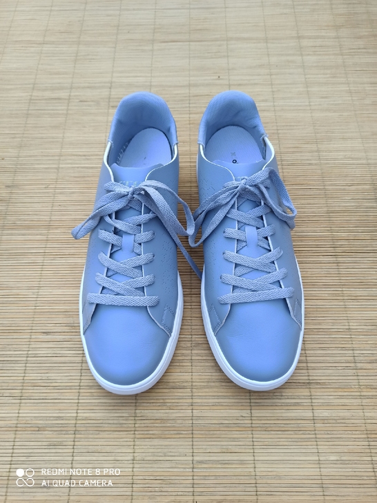 44码特步运动鞋