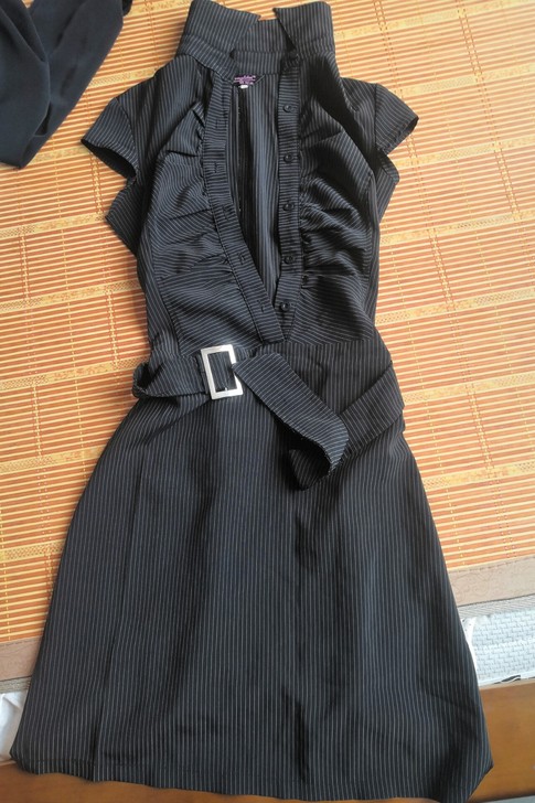 穿过一次 质量很好 主页满50包邮