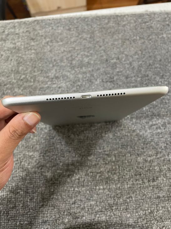 极品ipad mini4 送礼的机器 拆开...