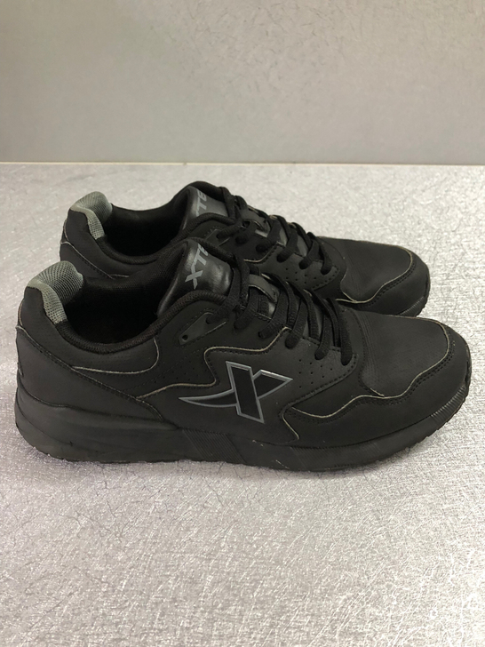 40码，特步品牌运动鞋跑步鞋休闲皮面鞋