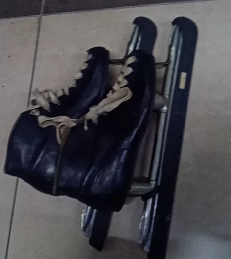 低价转让15年前黑龙女冰刀鞋40码,女儿心...