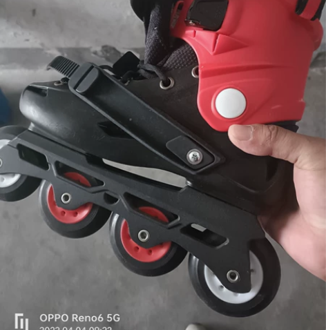 正品伴威 全包鞋头 红色儿童轮滑鞋/旱冰鞋...