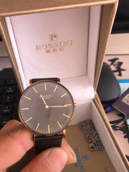 罗西尼手表，实体店购买，有发票。擦擦根新的...
