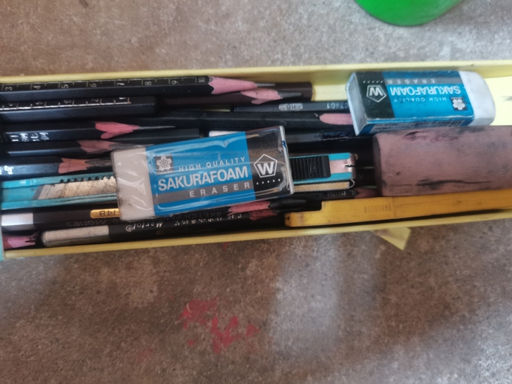 诚信出售，本人不用了，水粉颜料没开封，丙烯...