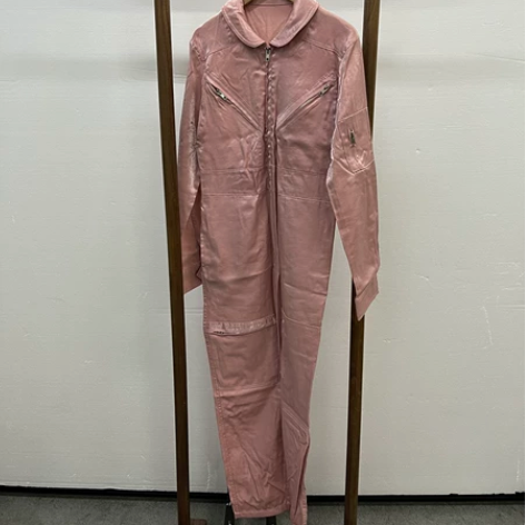 粉色连体裤 亮面 S码 仅拍照用过一次 几...