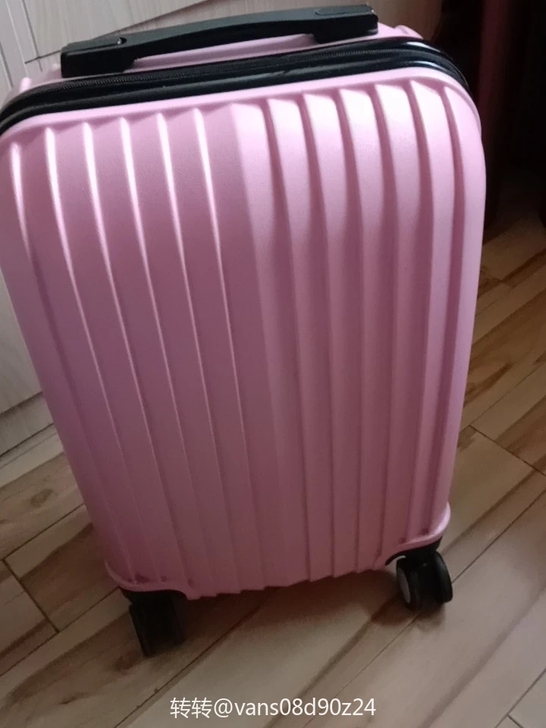 想换一个大一点的行李箱，这个适合近地旅游用...