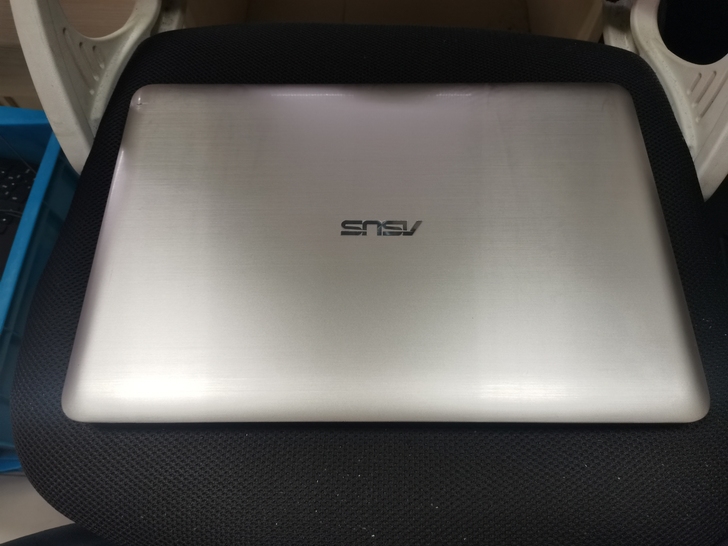 ASUS R558U出厂标配