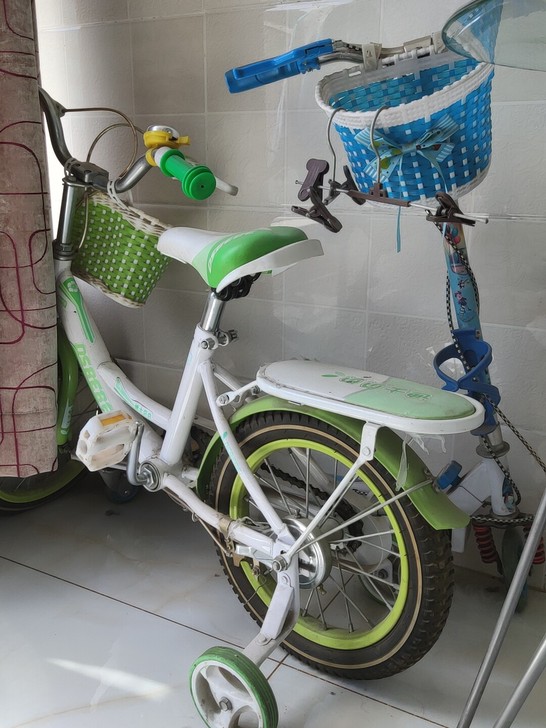 儿童自行车，八九成新，没怎么骑过，自提