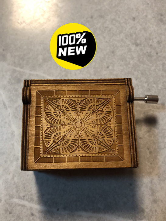 木质工艺品摆件八音盒木制古典手摇式古典雕刻...