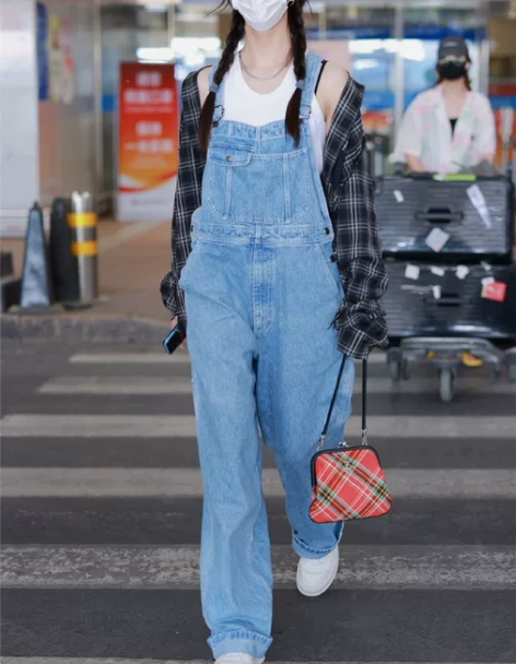 背带牛仔裤 工装牛仔背带裤宋妍霏明星同款浅...