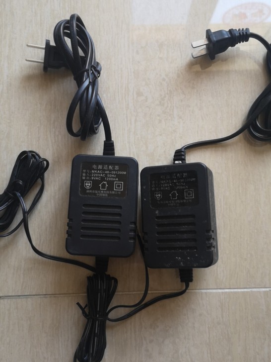 迈可博9V电源适配器  新的没用过放的有点...