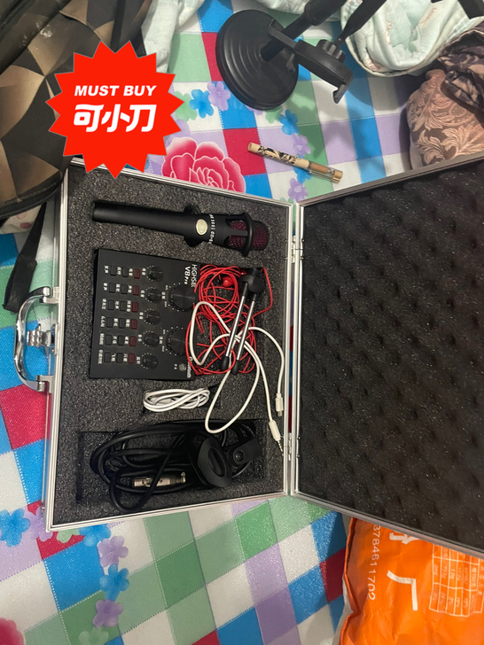 v8声卡就用过两次买来玩的，有需要的直接拍...