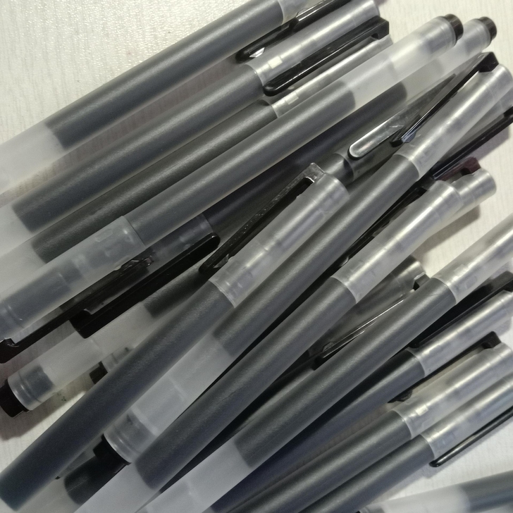 巨能写中性笔，单位发的办公用品，巨量油墨自...
