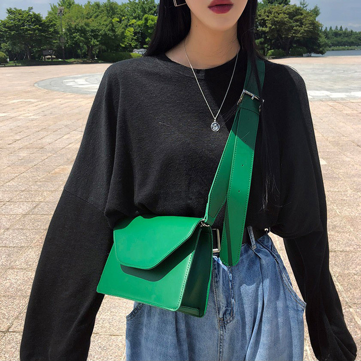 ins超火气斜挎小方包包女春夏上新款百搭#...
