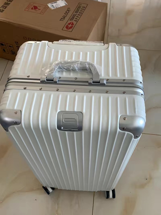 【工厂直销】行李箱加厚超大容量34寸ins...