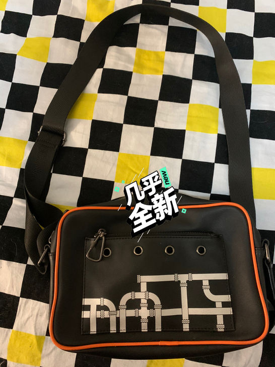 稻草品牌人单肩包，水管单肩包