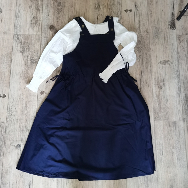 背带裙泡泡袖衬衫