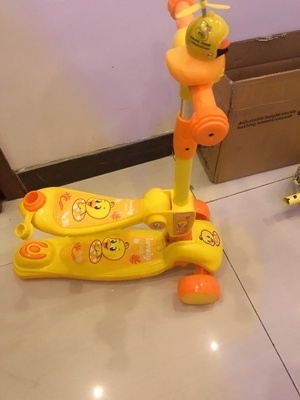 才买没多久，很少用，低价甩卖了~滑板车儿童...