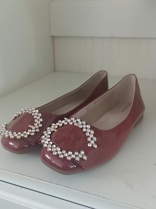 卓哈女士单鞋。36码230有原装鞋盒。穿过...