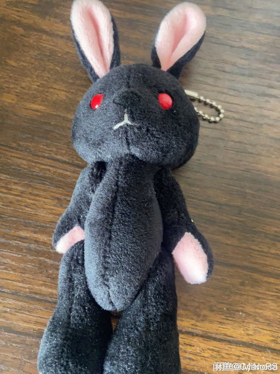 黑色 魅特兔 毛绒挂件