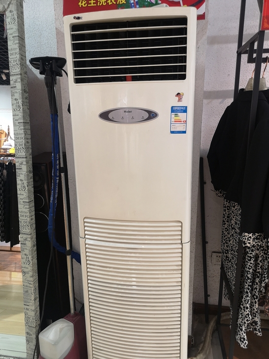 海尔空调八成新。店铺搬迁用不上了。