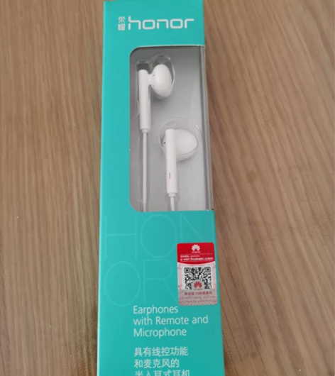 荣耀线控耳机,全新,手机赠品。 感兴趣的话...