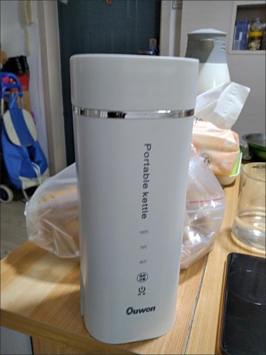 朋友送的,自己有一个了,旅行便携式电热水壶...