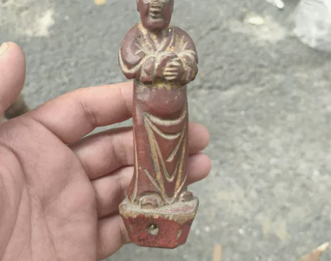 清代楠木人物小木雕，高12公分，臂宽3.5...