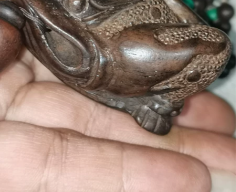 金蟾木雕挂件，实物如图喜欢的私聊，看好再拍...