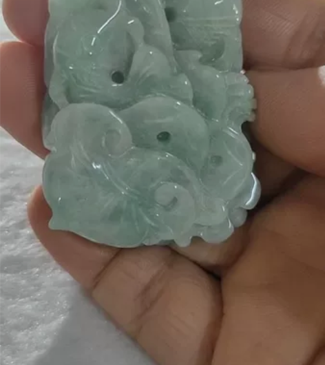 翡翠玉雕玉吊坠,尺寸看图片。老一辈玩剩下的...