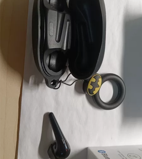 万魔舒适豆2。黑色。只有充电仓和右耳，左耳...