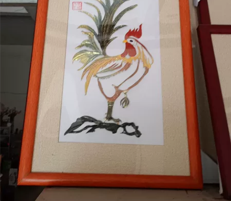 该画芯为热镀薄钢手工雕刻而成,经造形焊接打...