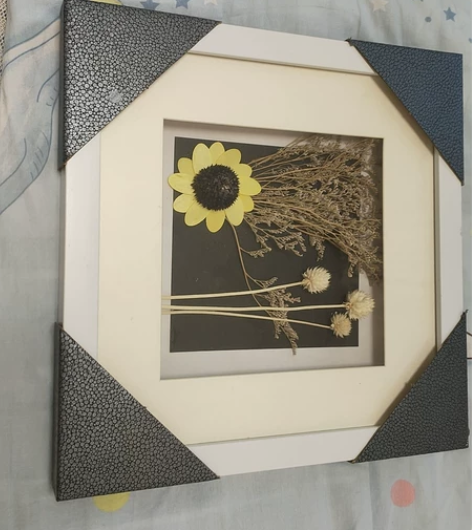 很漂亮很精致的画框，在工艺品精品店里买的，...