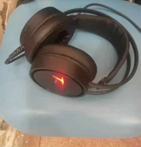 磁动力头戴式耳机9成新7.1独立声卡游戏耳...