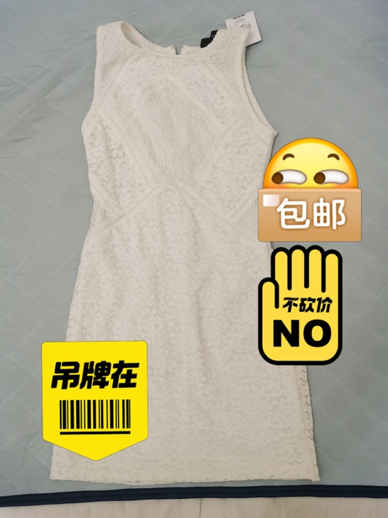 白色无袖连衣裙