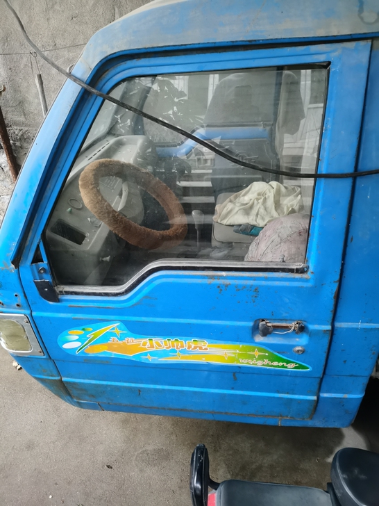 农用三轮车，不用了，低价处理，只能田间压地...