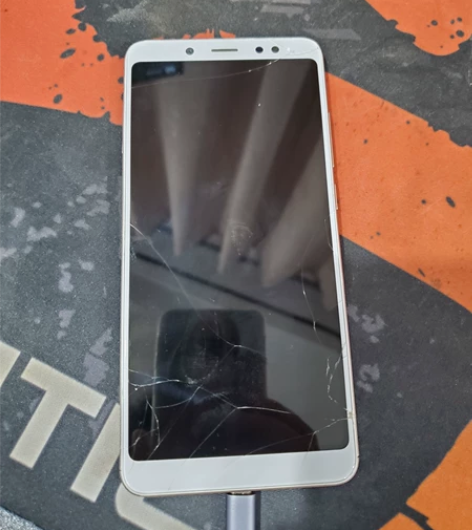 红米note5，6+64，仅外屏碎，电池很...