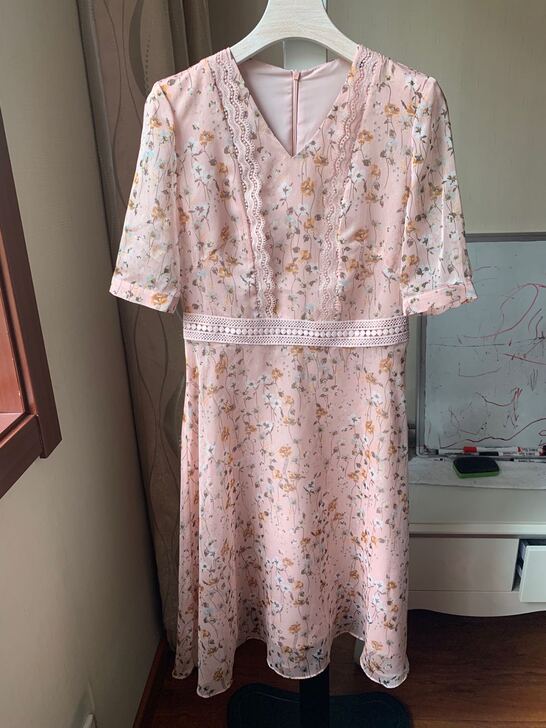 现货 S 20夏季新款碎花蕾丝修身法式连衣...