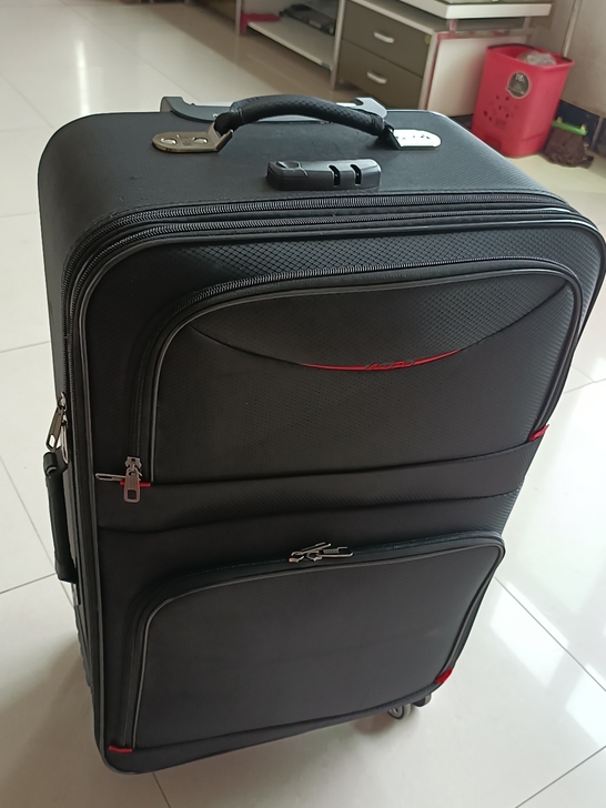 牛津布密码旅行箱，万向轮，26寸，买之后就...