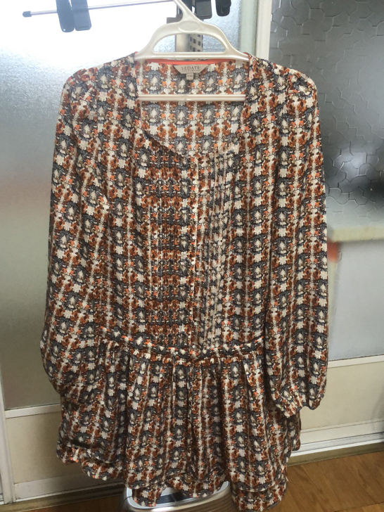 水云间实体店入小花裙一件，没有什么穿过痕迹